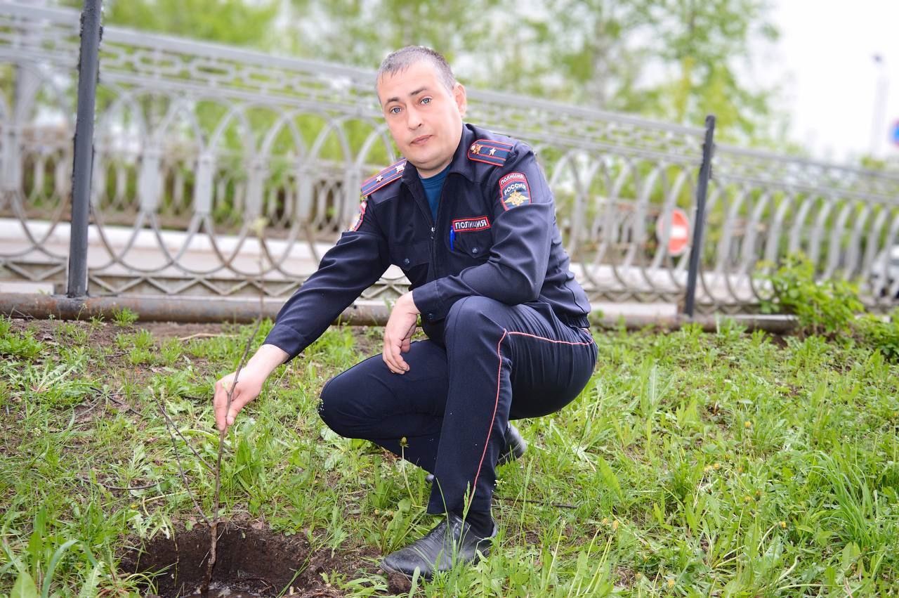 Әлмәт полициясе «Хәтер бакчасы» акциясенә кушылды