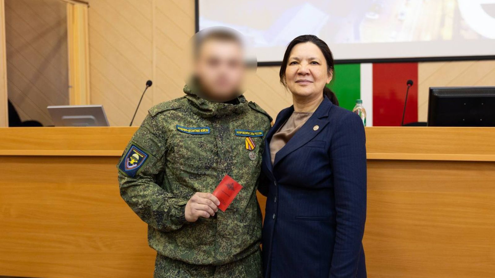 Гүзәл Хәбетдинова махсус операциядә катнашучыларга бүләкләр тапшырды