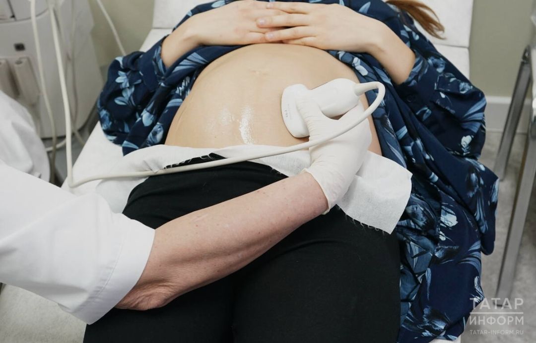Әлмәт табиблары 20 вакытыннан алда туган бала гомере өчен көрәшкән