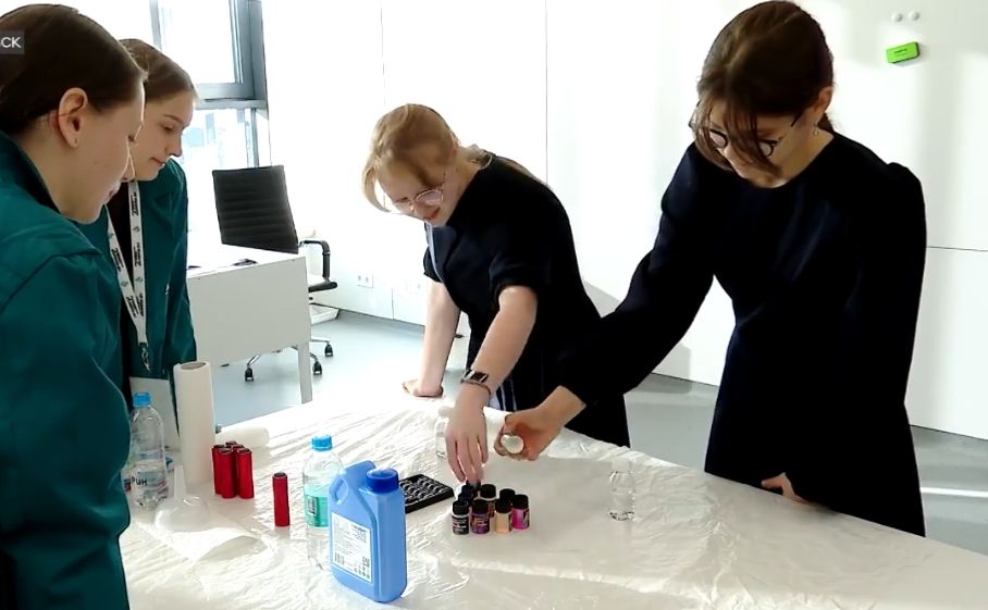 Әлмәттә узган фәнни фестивальдә 700дән артык укучы катнашты