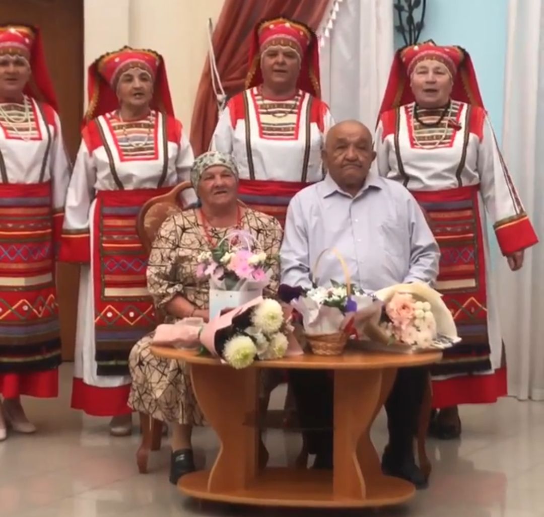Әлмәт ЗАГС идарәсендә «Сапфир» юбилярларны котладылар