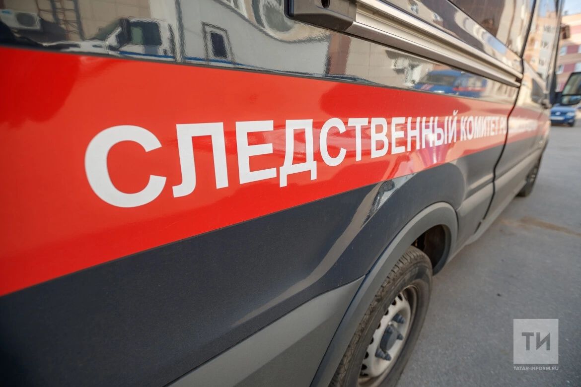 Әлмәттә яшүсмер кызлар машина урлап, авария ясаган һәм качкан: эш судка җибәрелде