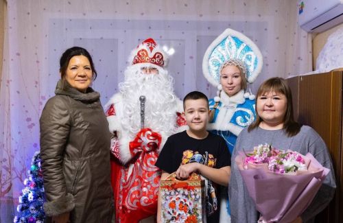 «Теләкләр чыршысы» акциясе кысаларында Гүзәл Хәбетдинова биш баланың Яңа Ел теләкләрен үтәде