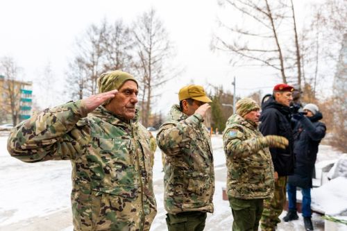 Әлмәттә Билгесез Солдат көнендә һәйкәлләргә чәчәкләр салдылар