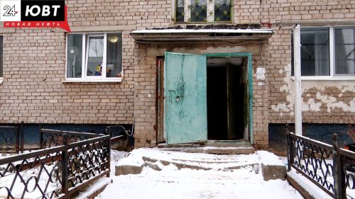 Әлмәтле коммуналь түләүләр буенча бурычлары аркасында фатирыннан куылган