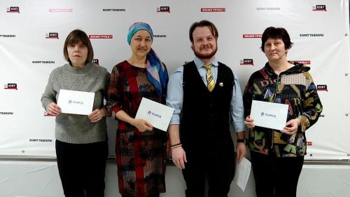 «Әлмәт таңнары», «Знамя труда»  тугъры укучыларын һәм иң яхшы хат ташучыларны бүләкләде