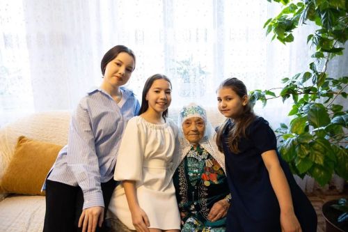 Әлмәттә тыл хезмәтчәнен  бер гасырлык юбилее белән котладылар