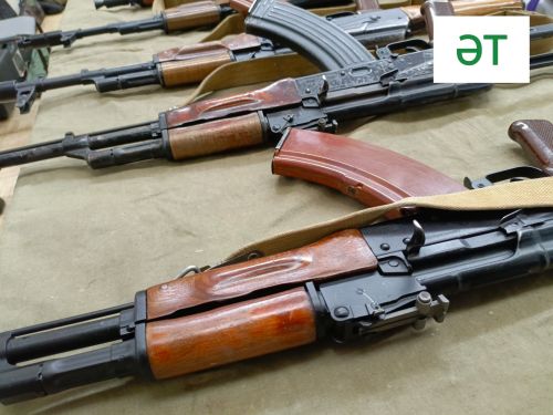 Хокук сакчылары Әлмәт районында яшәүчедән йөзләгән патрон һәм корал тапкан