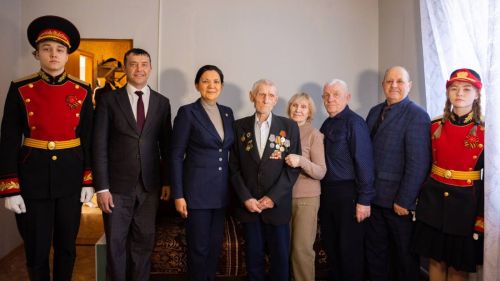Бөек Ватан сугышында катнашкан Николай Афанасьевич юбилей медале һәм Әлмәтнең  Мактаулы гражданин исеме алды