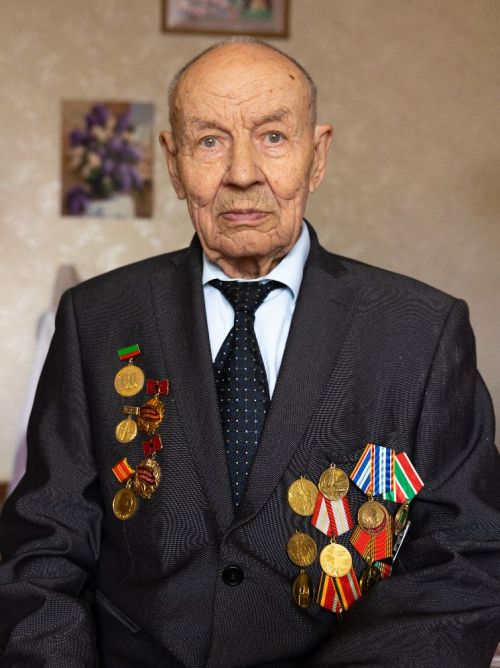 Әлмәттә сугыш ветераннарын хөрмәтлиләр
