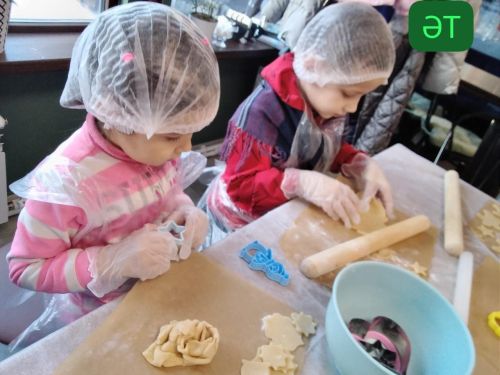 Әлмәт балалар бакчаларына йөрүчеләр үз осталыкларын күрсәттеләр