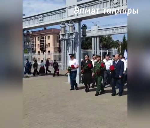 Әлмәт хәрби-диңгез флоты көнен тантаналы рәвештә митинг һәм чәчәкләр салу белән билгеләп үтте
