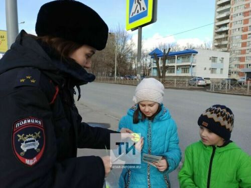 Әлмәттә мәктәп укучылары белән юл хәрәкәте кагыйдәләре буенча профилактик әңгәмәләр узды