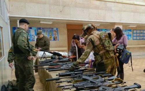 «Сугышчан туганлык» ветераннары Әлмәттә мәктәпкәчә яшьтәге балалар өчен патриотик дәрес үткәрделәр