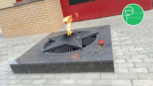 Әлмәттә Геройлар аллеясына чәчәкләр салдылар