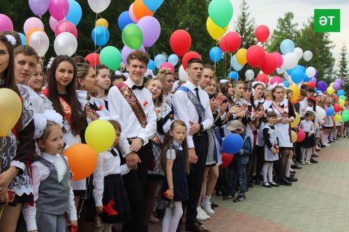 Бүген 3,5 меңнән артык яшь әлмәтле мәктәпне тәмамлый