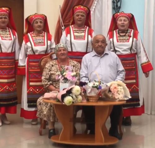 Әлмәт ЗАГС идарәсендә «Сапфир» юбилярларны котладылар