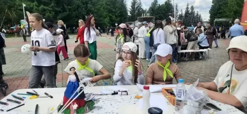 Балалар бәхетле һәм якланган булсын Җәйнең беренче көннәре. Каникуллар башланды