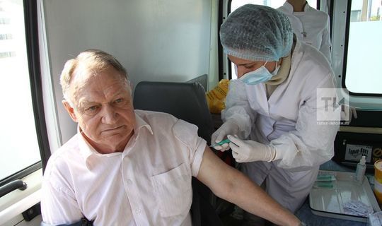 Әлмәткә COVID-19дан вакцинаның беренче партиясе кайтты
