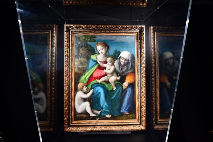 Татнефть и Банк ЗЕНИТ организовали выставку картины «Мадонна с младенцем»