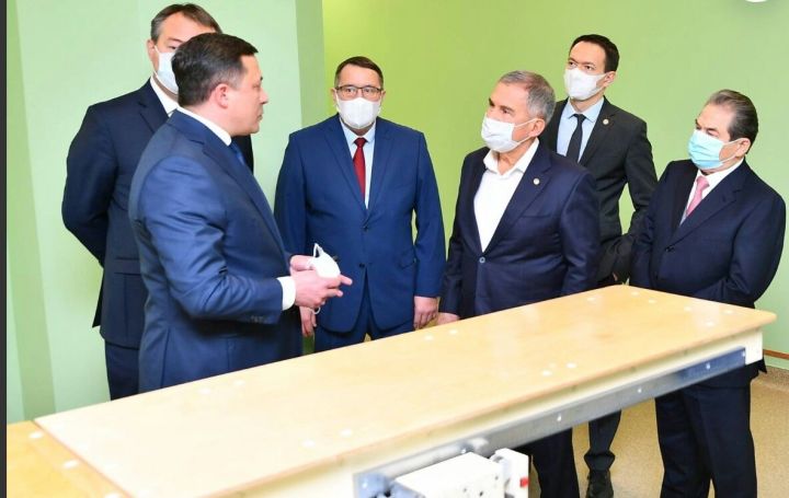 Татарстан президенты Әлмәт онкодиспансерының яңа радиология корпусын карады