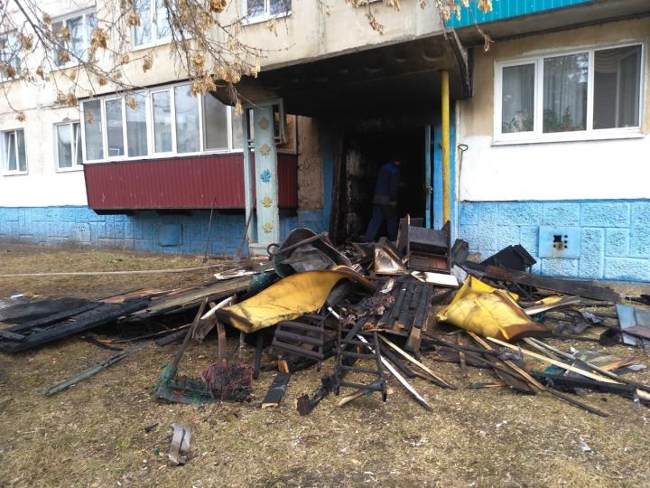 В Альметьевске пожарные спасли троих детей