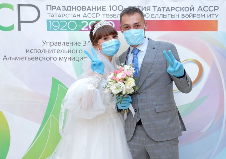 300 пара зарегистрировала брак в Альметьевске