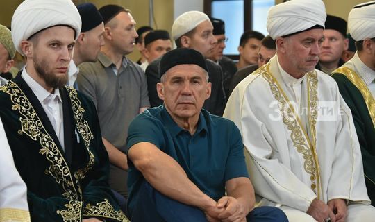 Татарстан Президенты Корбан гаетенә багышланган намазда катнашты