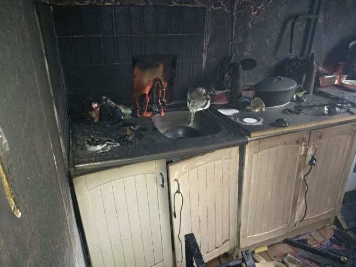 На пожаре в Альметьевске спасли четыре человека