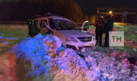 Два человека пострадали в столкновении двух авто в промзоне в Татарстане