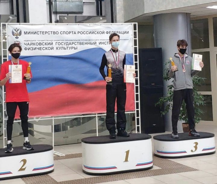 Әлмәт спортчысы чаңгыда трамплиннан сикерү буенча Россия беренчелегендә җиңде