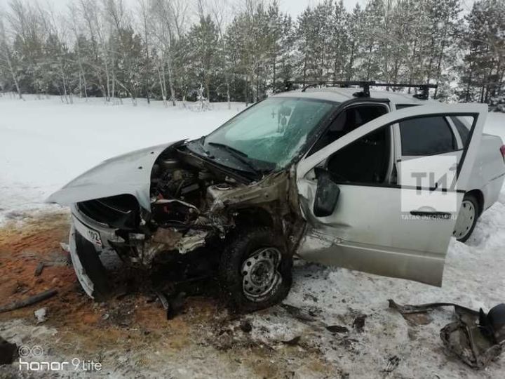 После лобового столкновения двух авто в Татарстане погиб грудной ребенок