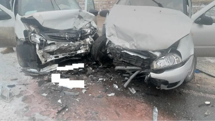 Әлмәт районында ике җиңел автомобиль пассажиры һәлакәттә зыян күрде