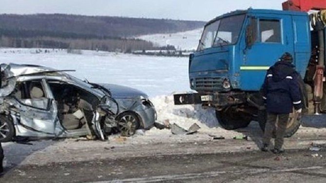 Девушка погибла в результате серьезной аварии на трассе в Татарстане