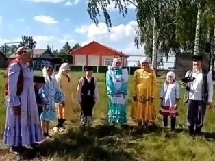 Әлмәт районында балаларга татар милли уенын өйрәткәннәр