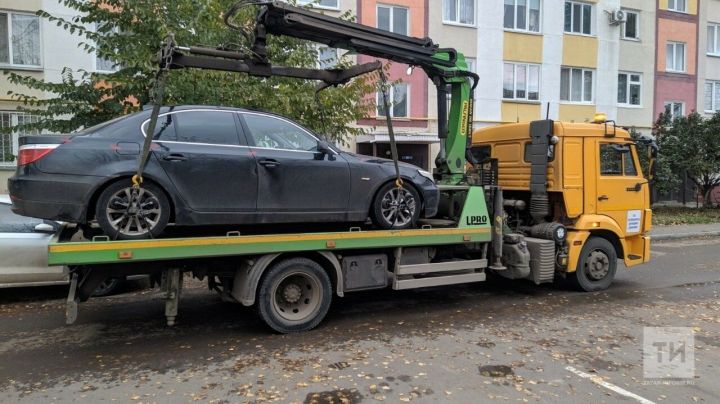 Әлмәттә хуҗасыз автомобильләрне эвакуацияләү буенча эш дәвам итә