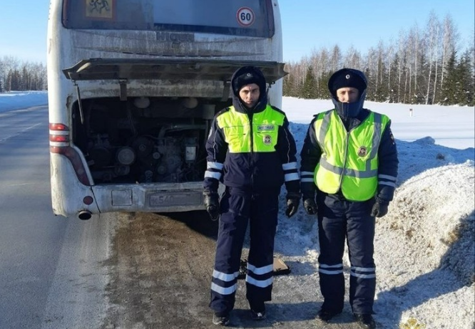 Татарстандагы автоинспекторлар  ватылган автобустан кешеләрне эвакуацияләде