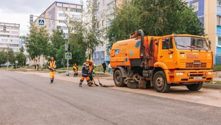 Әлмәттә Зифа Балакина урамындагы юлларны ремонтлауны тәмамлыйлар