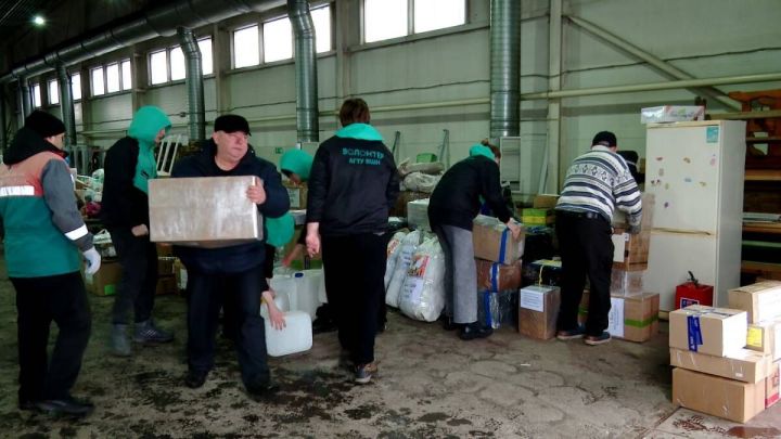 Әлмәт волонтерлары махсус хәрби операция зонасына  мотоцикллар, масксетлар һәм окоп шәмнәре җибәрде