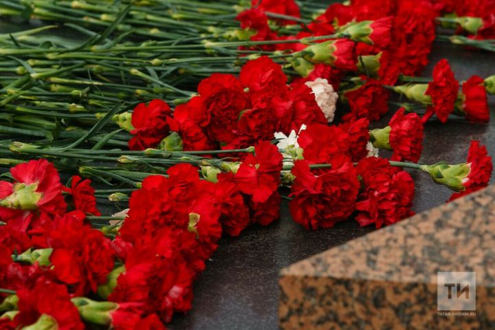 Әлмәттә махсус хәрби операция герое  Максим Жарков истәлегенә мемориаль такта куелды
