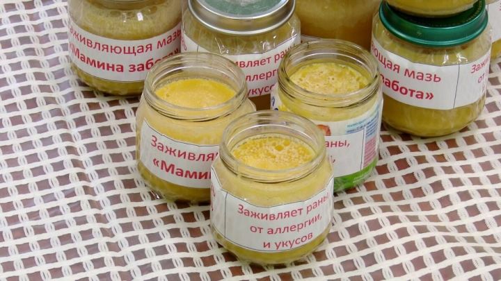 Әлмәт волонтерлары махсус хәрби операция  сугышчылары өчен мазь һәм чәй әзерли