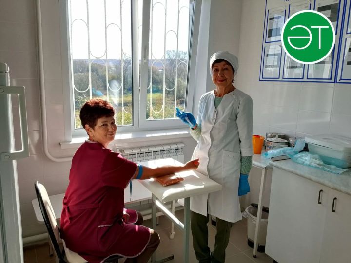 Әлмәт үзәк район хастаханәсе табиблары әлмәтлеләрне вакцинациягә чакыра
