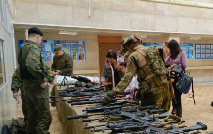 «Сугышчан туганлык» ветераннары Әлмәттә мәктәпкәчә яшьтәге балалар өчен патриотик дәрес үткәрделәр