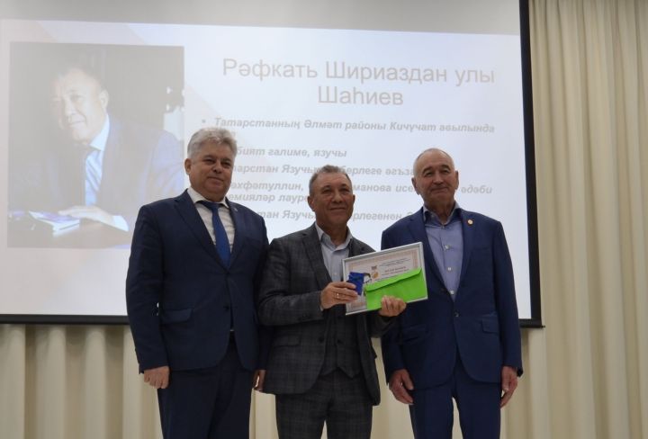 Апрель ае Әлмәт иҗатчылары өчен зур җиңүләр һәм мәртәбәле бүләкләр ае булды