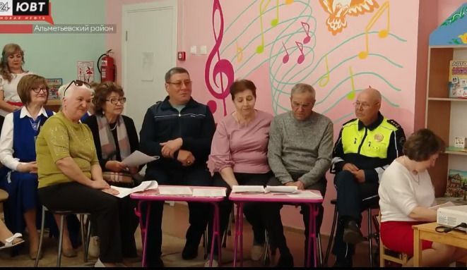 Әлмәт балалар бакчаларының берсендә юл хәрәкәте иминлеге буенча семинар узды