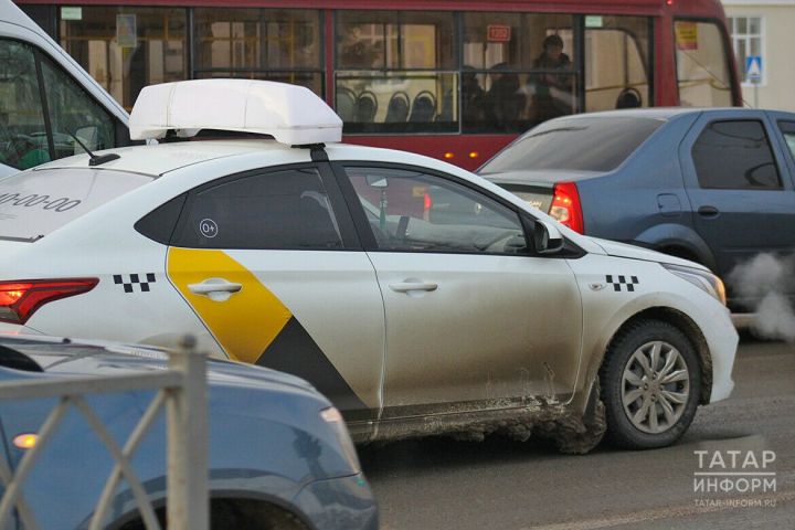 Әлмәтле таксистка тату-машина белән янаган өчен хөкем ителде