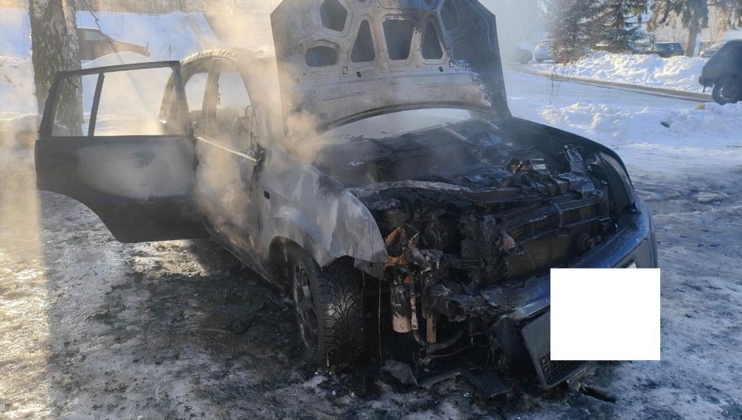 Әлмәттә шаһитлар янгын сүндерүчеләр килгәнче янган Фордны сүндергәннәр