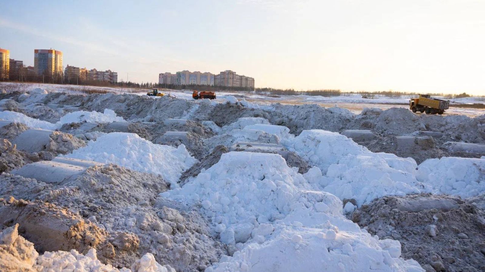 Әлмәттән 22 000 куб метрдан артык кар чыгарылган