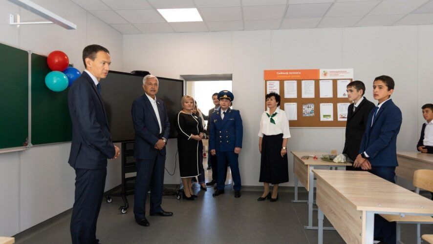 Әлмәт районы башлыгы яңартылган Яңа Кәшер мәктәбендә булды