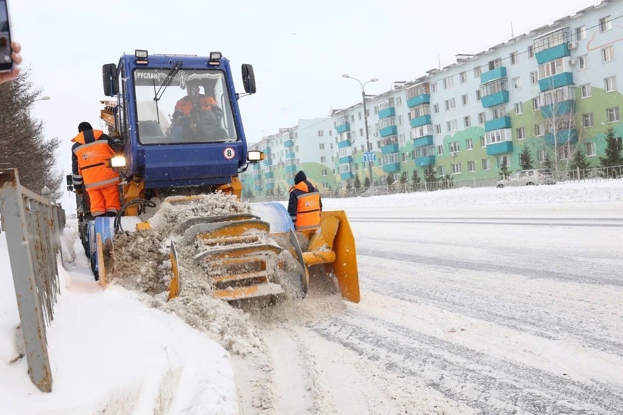 Әлмәттә 1 гыйнвардан 17 гыйнварга кадәр 2500 кубометрдан артык кар чыгарылган